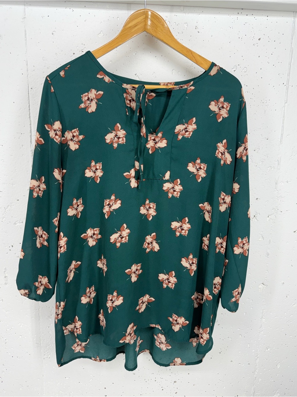 West Kei Women’s Large Dark Green Floral Blouse